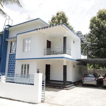 Le Sancta Homestay Maraiyūr Exteriör bild